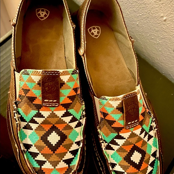 SOLD⭕️ Ariat Size 11 Shoes 👞 Wide Width - Picture 1 of 3